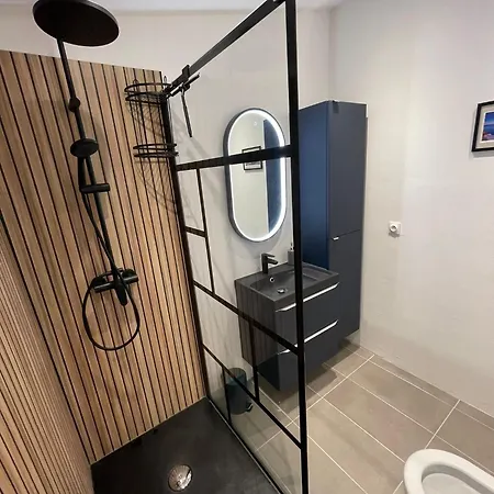 Modern House With Terrace And Parking In Casa vacanze