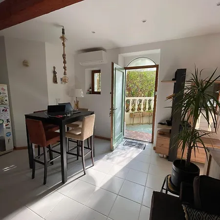 Modern House With Terrace And Parking In Casa vacanze Tolone